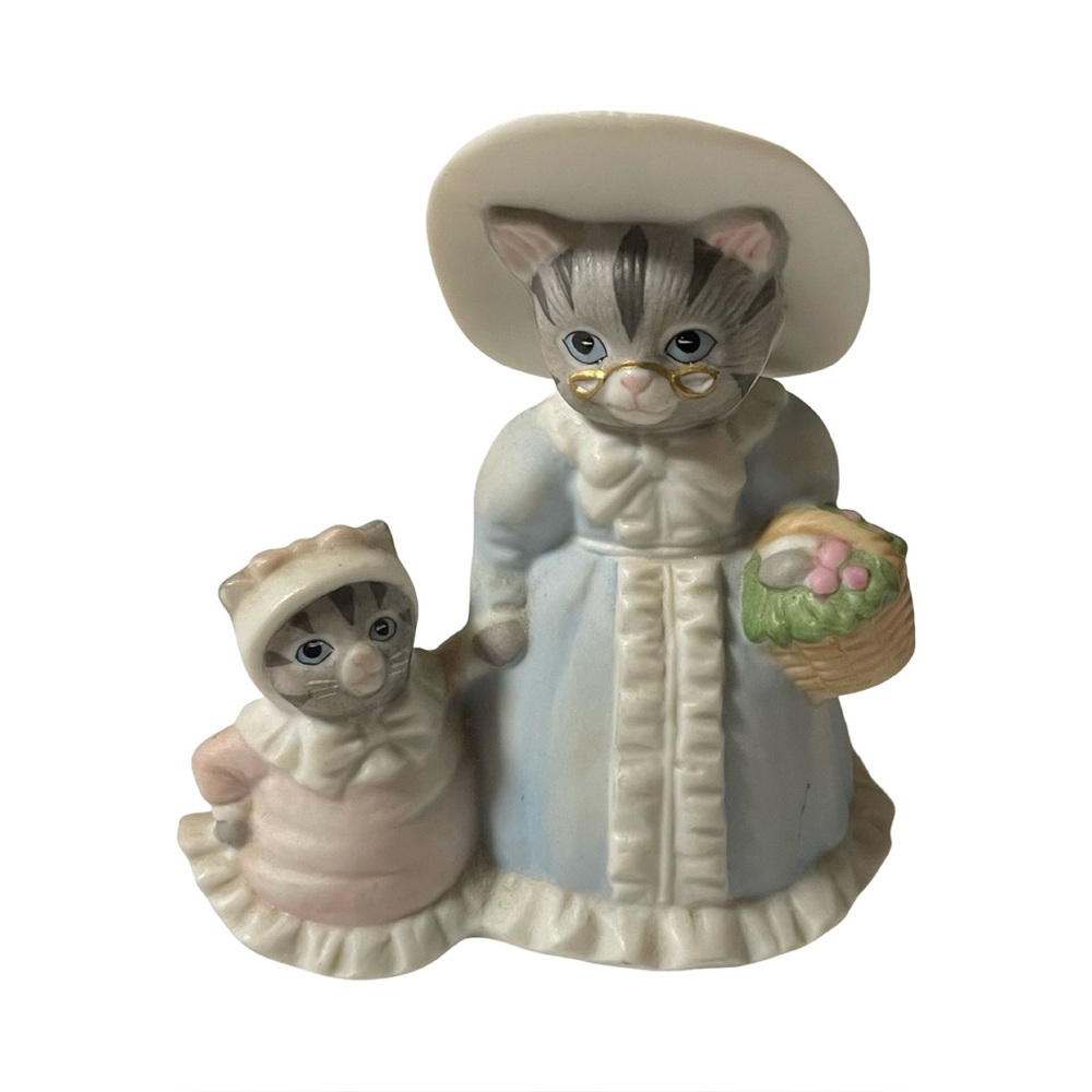 Kitty Cucumber Figurine – Grandmother Cat & Little Girl Kitten | Schmid 1990 🐾